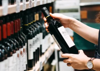 Tomar bebidas alcohólicas en esta Navidad puede salir más costoso