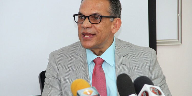 Ventura Camejo advierte viola Ley compensar a funcionarios por uso de vehículos propios