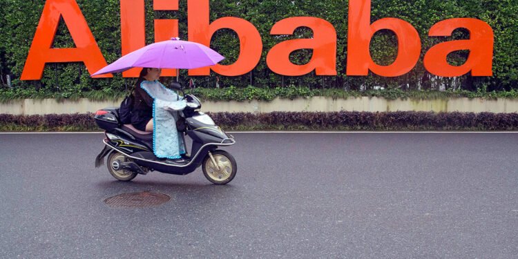 FT: Reestructuraciones y luchas de poder siembran el «caos» en el gigante chino Alibaba