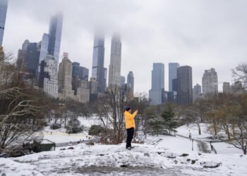 Nueva York se viste de blanco con la primera nevada en casi dos años