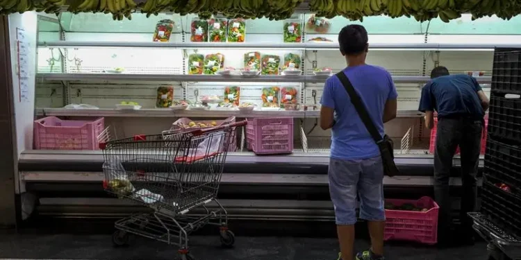 Una familia venezolana necesita 72 salarios mínimos para cubrir la canasta básica alimentaria