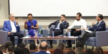 Se debate en PUCMM los mandatos de la Ley de DNI