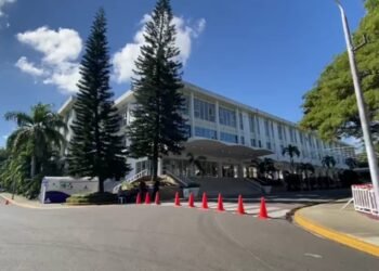 Ayuntamiento de Santiago advierte sobre bandas dejan fundas de basura en lugares estratégicos de la ciudad