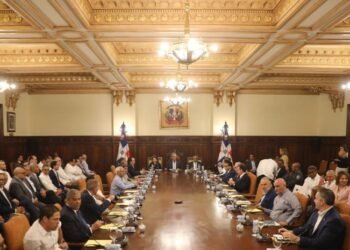 El gobierno promete reforzar inversión para el crecimiento económico