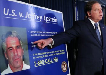 Casi 200 nombres vinculados al caso Epstein podrían ser revelados el martes por un tribunal de Nueva York