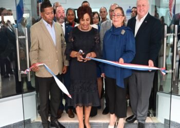 Superindente Josefa Castillo inagura centro de Atención al Cliente en Santiago