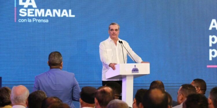 Gobierno asegura que la pobreza interanual se redujo de 28.0 % a 24.4 %