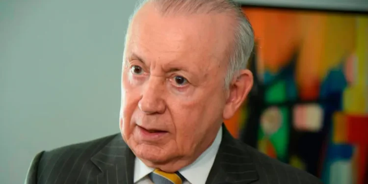 Alburquerque: “Gobierno se contradice, dicen hay menos pobreza pero más gente se beneficia de las ayudas”