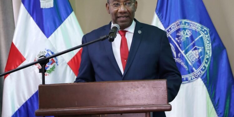 Pide rector de la UASD renuncie