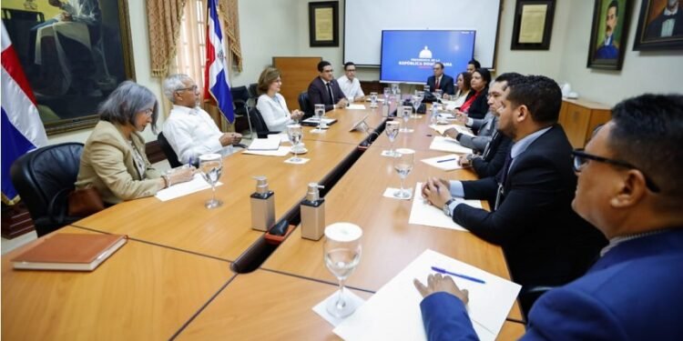 Gobierno anuncia relanzamiento del programa Salud Escolar