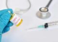 Aplicarse la vacuna contra VPH podría prevenir hasta 6 tipos de cáncer en hombres y a mujeres