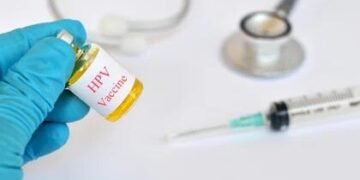 Aplicarse la vacuna contra VPH podría prevenir hasta 6 tipos de cáncer en hombres y a mujeres