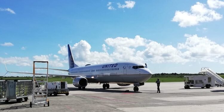 Boeing 737, llamados a inspección por la FAA.