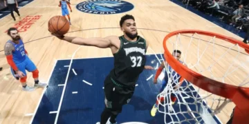 Joel Embiid anota 70 y Karl Towns 62 en una noche ´épica´ en la NBA