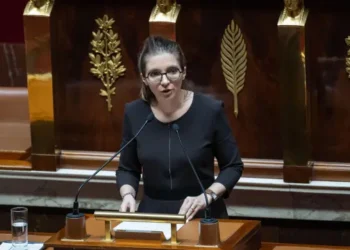 El Parlamento francés aprueba incluir el aborto en la Constitución