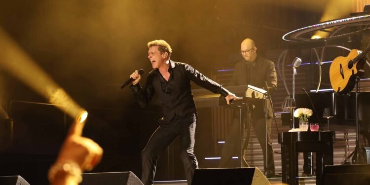 Luis Miguel: El Sol brilló en el Estadio Olímpico, cantó unas 32 canciones seguidas.