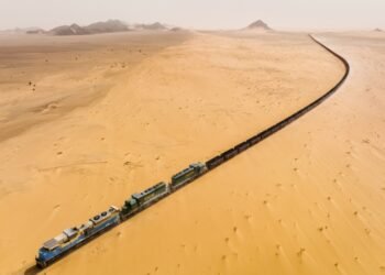 ¿Sabías que en África existe un tren que tiene 3 kilómetros de largo? 