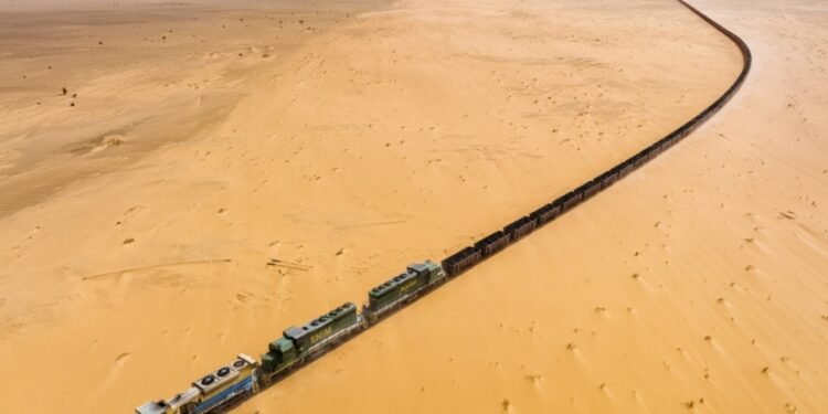 ¿Sabías que en África existe un tren que tiene 3 kilómetros de largo? 