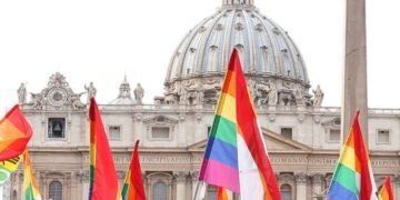 Vaticano aclara que bendición de parejas homosexuales no será “litúrgica»