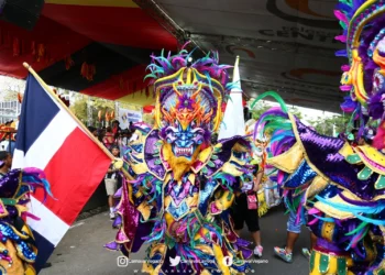 Carnaval Vegano 2024 arranca con gran éxito y colorido en La Vega
