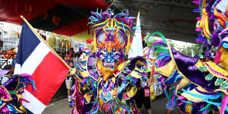 Carnaval Vegano 2024 arranca con gran éxito y colorido en La Vega