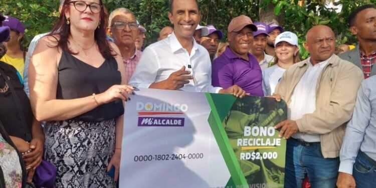 Domingo Contreras presenta programa Santo Domingo sin plástico