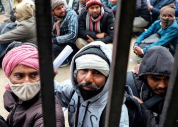 Miles de trabajadores indios buscan empleo en Israel en plena guerra