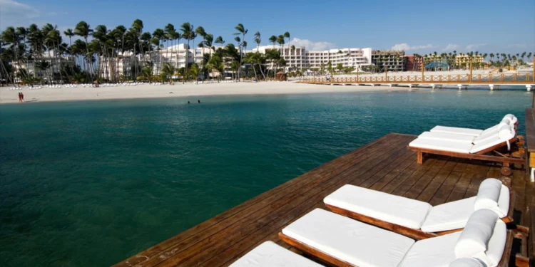 Anuncian construcción de tres nuevos hoteles en diferentes destinos turísticos del país.