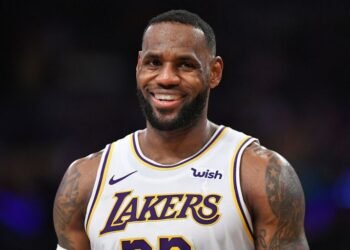 LeBron quiere más de US$100 millones para renovar o se iría