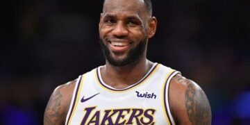LeBron quiere más de US$100 millones para renovar o se iría