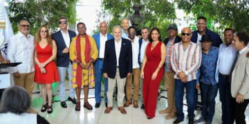 Medio Ambiente reconoce a varios artistas por respaldo al Plan Nacional de Reforestación