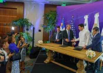 Ministerio de Turismo y Embajada USA firman acuerdo para fortalecer la seguridad turística estadounidense