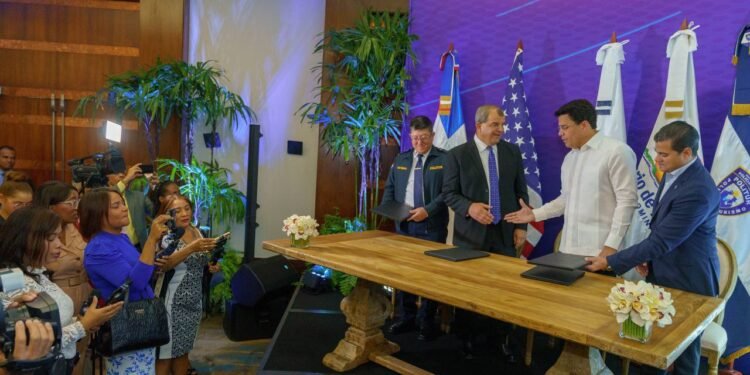 Ministerio de Turismo y Embajada USA firman acuerdo para fortalecer la seguridad turística estadounidense