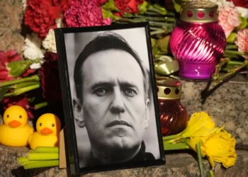 La familia de Navalni presenta demanda para que le entreguen el cuerpo del opositor ruso