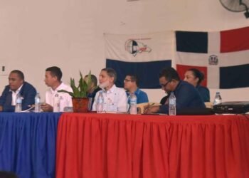 Profesores amenazan con paralizar docencia por 48 horas en Santiago