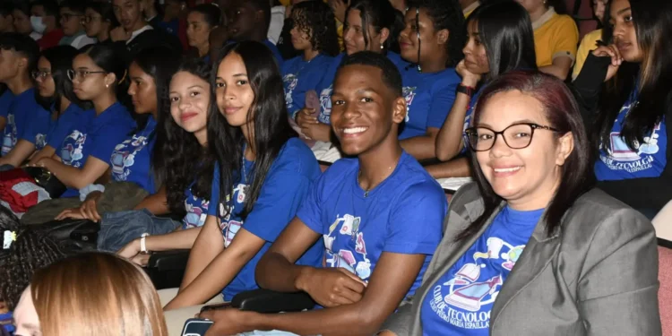 Inician capacitación en centros educativos sobre uso responsable del internet