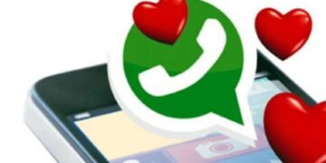 Activa el modo San Valentín en WhatsApp y crea tus propios emojis