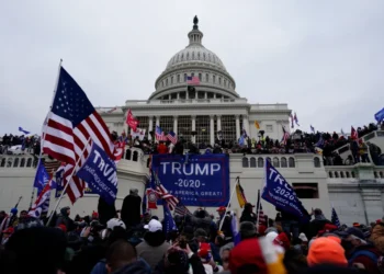 Una jueza pospone sin fecha el juicio federal a Trump por asalto