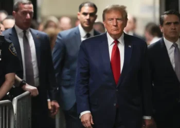 Fiscales piden a juez imponer orden mordaza contra Trump