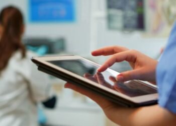 84% de hispanos utilizan tecnología para monitorear su salud