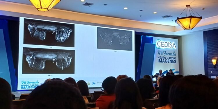 Dr. Claudio Almonte: IA apoya diagnósticos con 90% de certeza