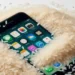 Apple recomienda evitar meter el iPhone en arroz si se moja y dejarlo secar al aire libre