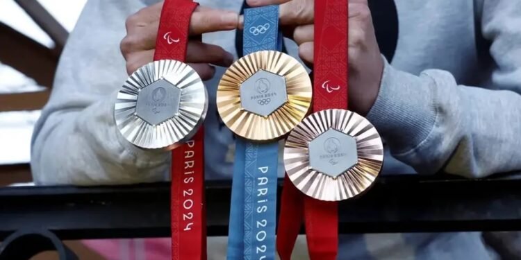 Las medallas olímpicas de París 2024 tendrán hierro de la Torre Eiffel