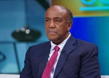 Ministro de Energía afirma Gobierno promoverá “uso masivo” de paneles solares y niega eliminación de subsidios