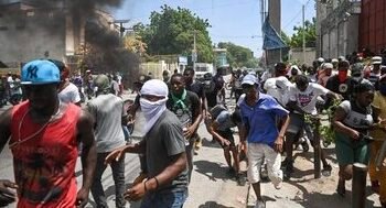 Bandas criminales protagonizan intensos tiroteos en capital Haití