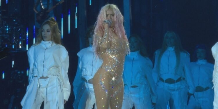 Karol G culmina un fin de semana “bonito” en el Estadio Olímpico