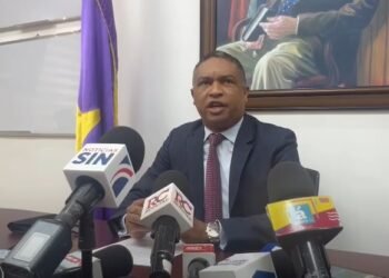 Senadores PLD piden investigar paradero de fondos Plan Supérate