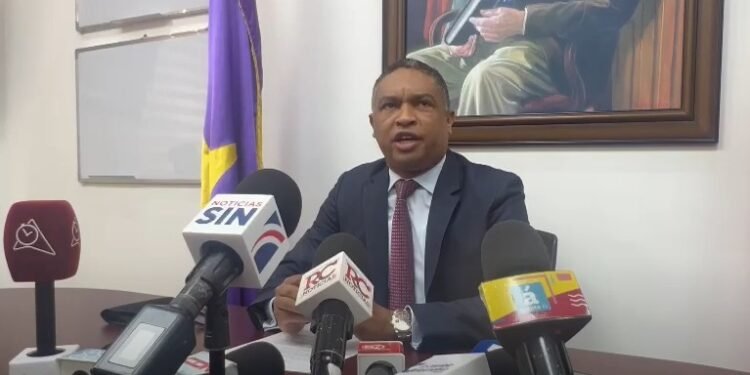 Senadores PLD piden investigar paradero de fondos Plan Supérate