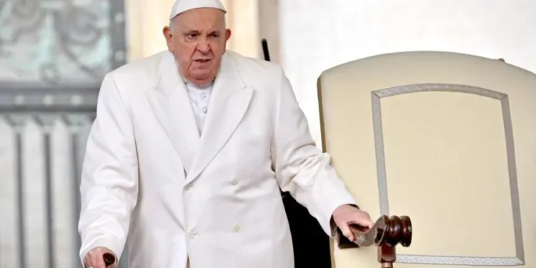 El papa: Mi dimisión es “una hipótesis lejana” aunque algunos piensen “en un nuevo cónclave”