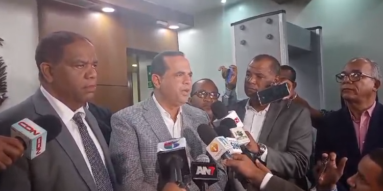 Partidos de oposición piden destitución de la Policía Militar Electoral